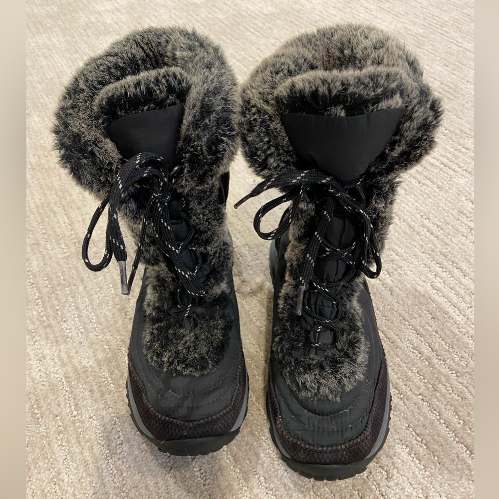 The North Face Genuine Snowboots Size 3Y. Light, Warm, Waterproof